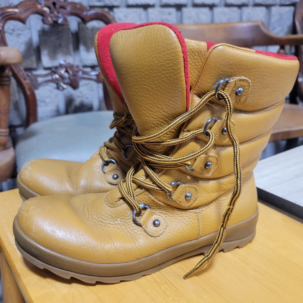 Cougar quilted leather winter women's boots Size 7